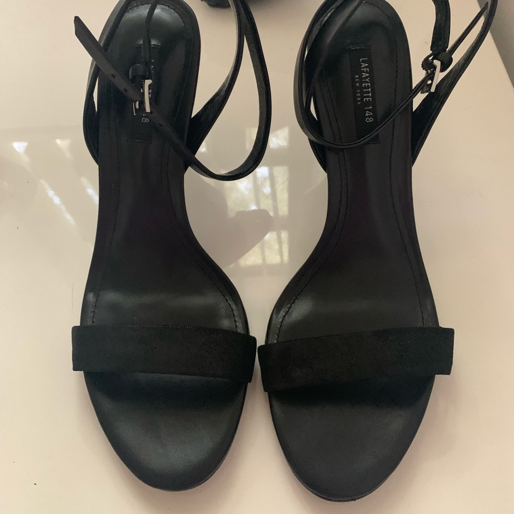 Lafayette 148 New York black sandals NIB 7.5
